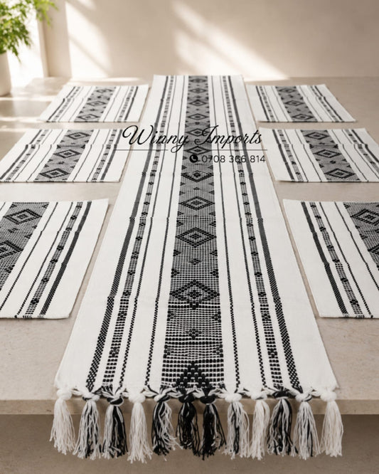 Table runner with 6 mats
